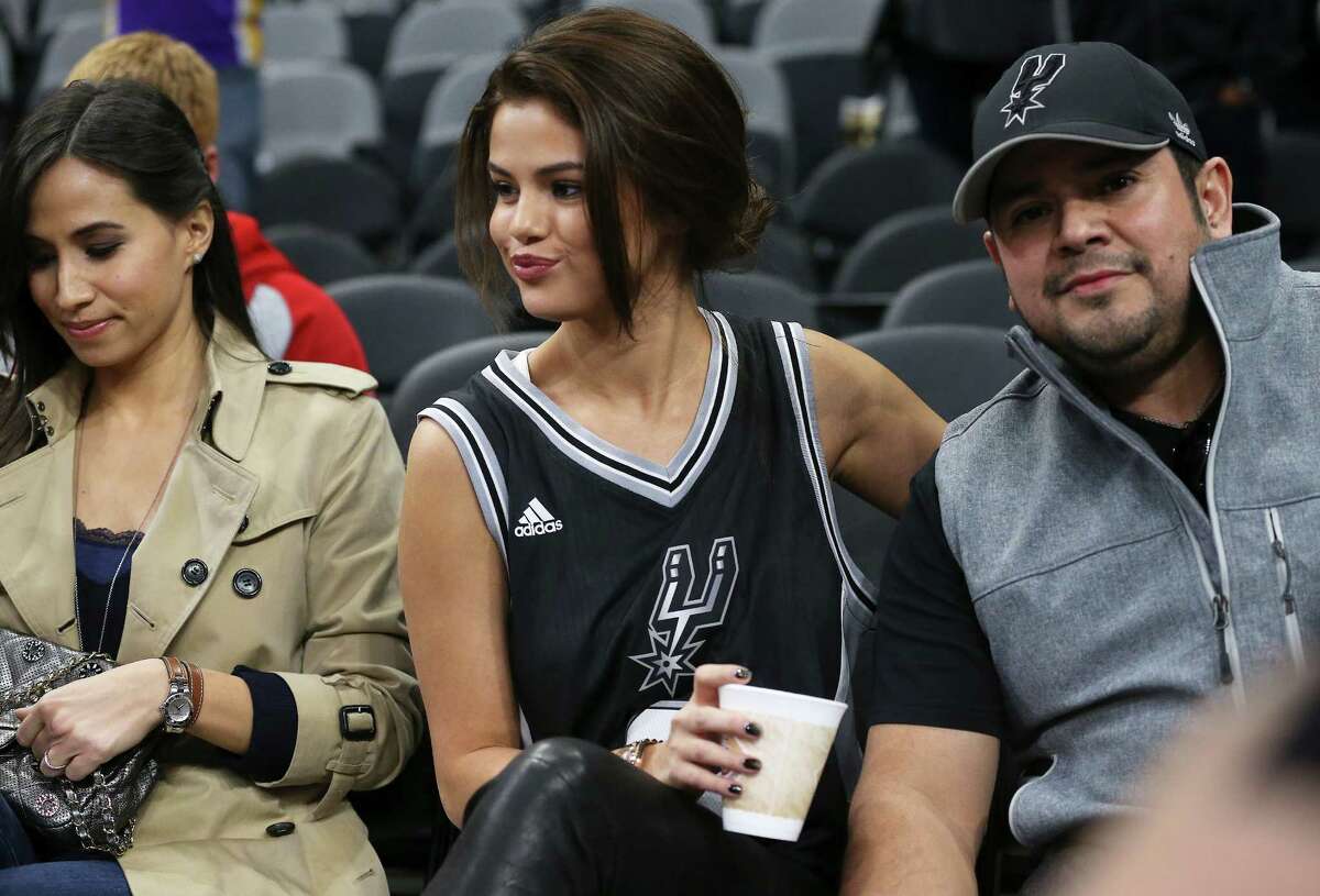 basket selena gomez